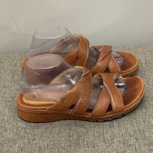 Clark’s Unstructured Brown Leather Slip On Leather Sandal Size 9